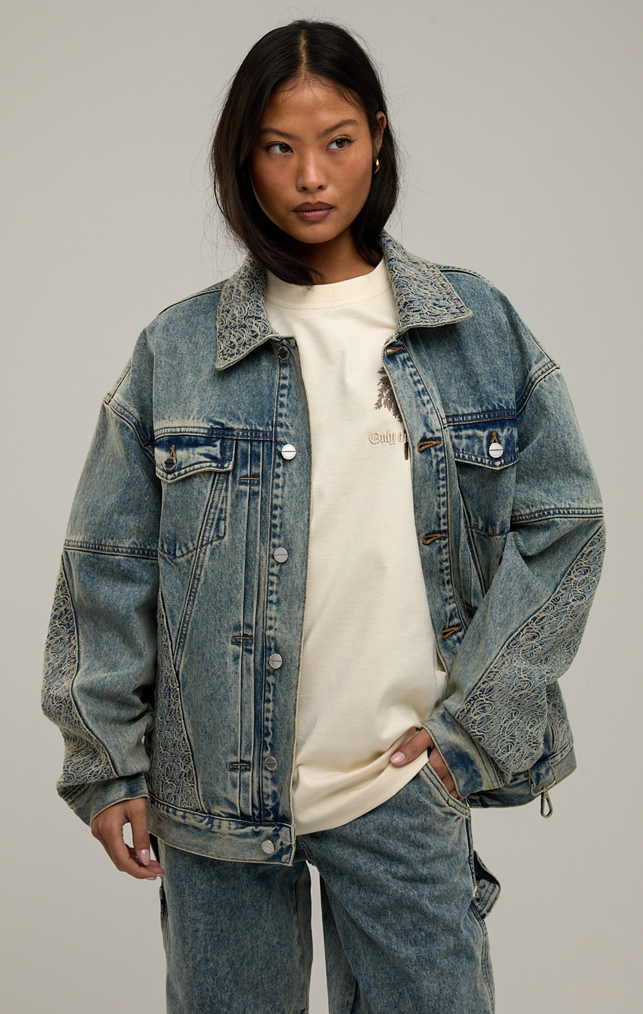 SIGNATURE STITCH DENIM JACKET