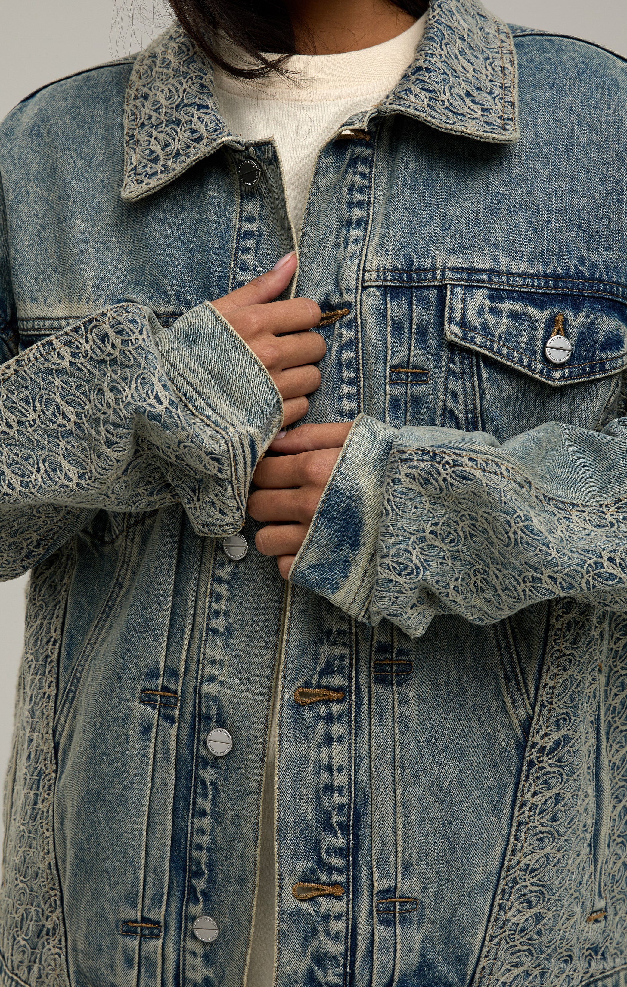 SIGNATURE STITCH DENIM JACKET